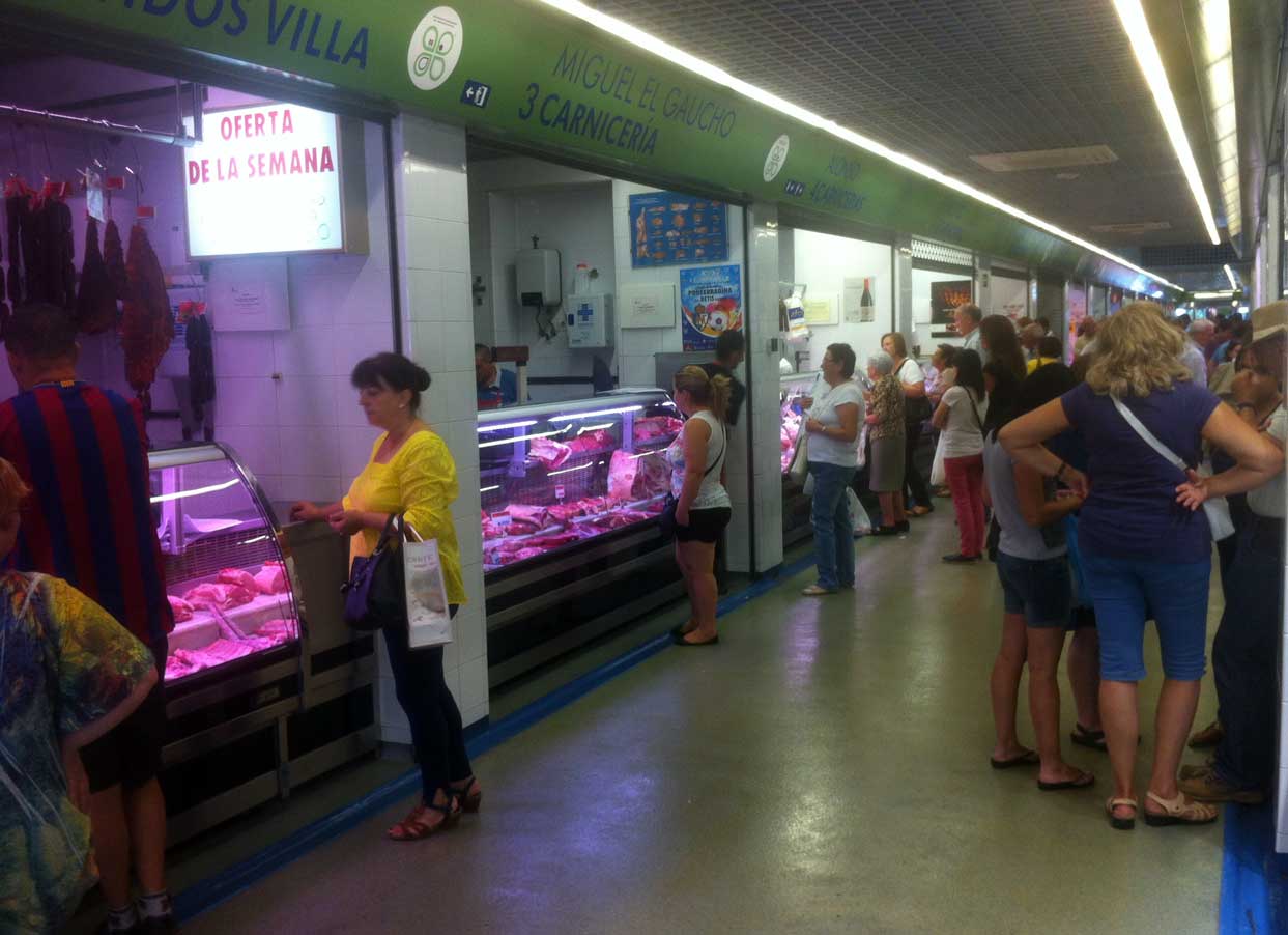 Interior del mercado de abastos en Ponferrada